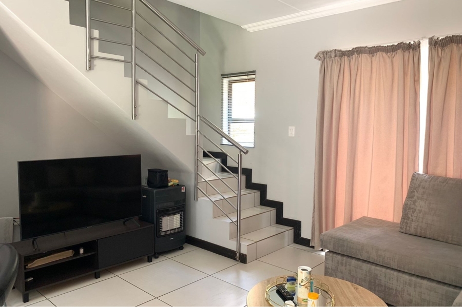 To Let 2 Bedroom Property for Rent in Amberfield Gauteng