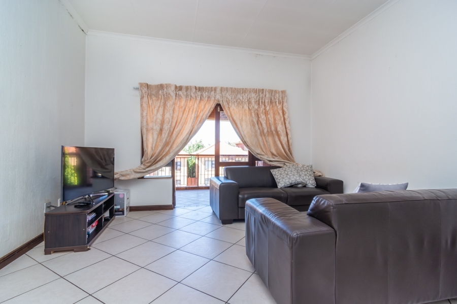 2 Bedroom Property for Sale in Honeydew Grove Gauteng