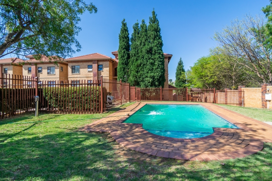 2 Bedroom Property for Sale in Honeydew Grove Gauteng