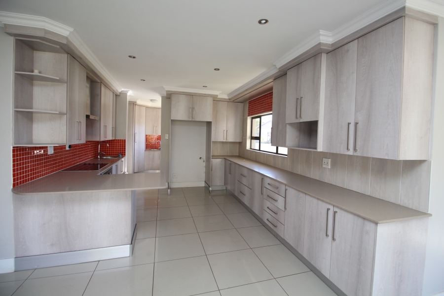 4 Bedroom Property for Sale in Leeuwenhof Estate Gauteng