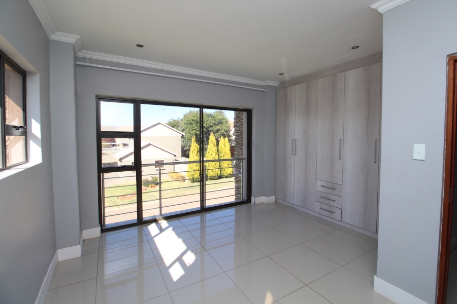 4 Bedroom Property for Sale in Leeuwenhof Estate Gauteng