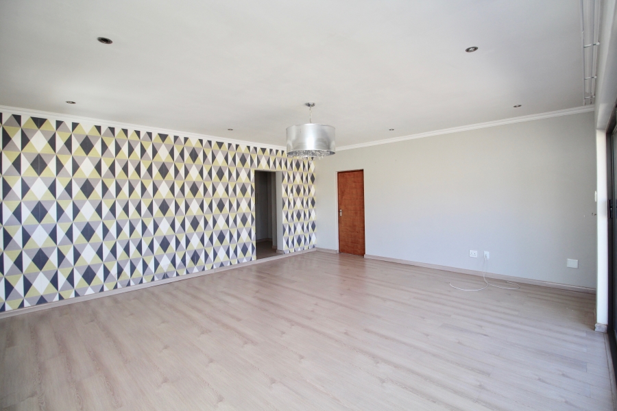 4 Bedroom Property for Sale in Leeuwenhof Estate Gauteng