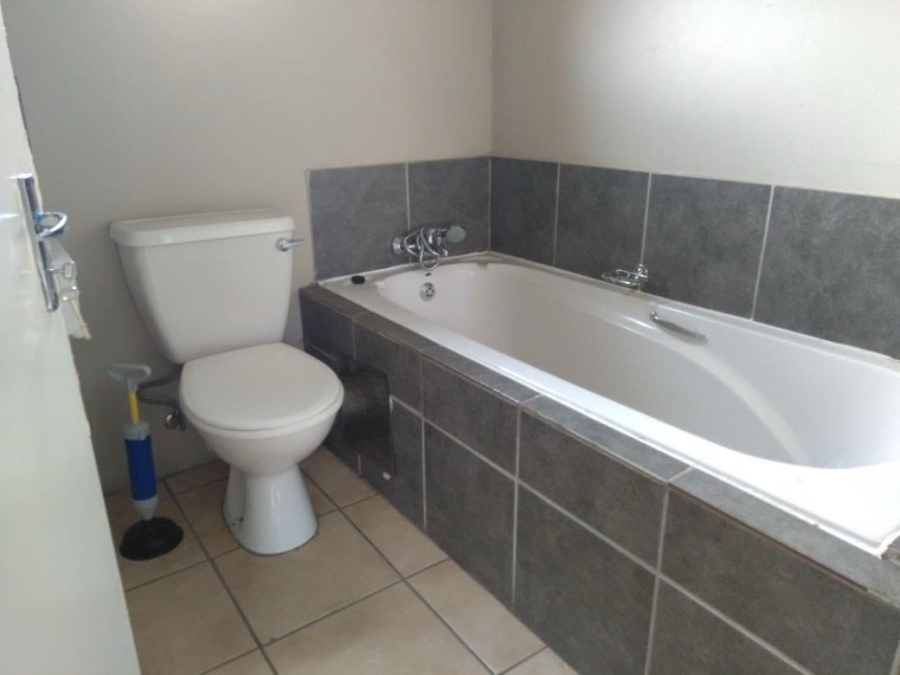 2 Bedroom Property for Sale in Fleurhof Gauteng