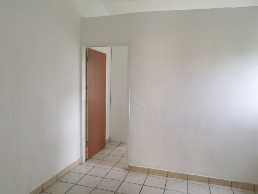 To Let 1 Bedroom Property for Rent in Knoppieslaagte Gauteng