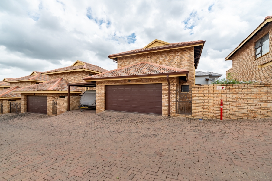 3 Bedroom Property for Sale in North Riding Gauteng