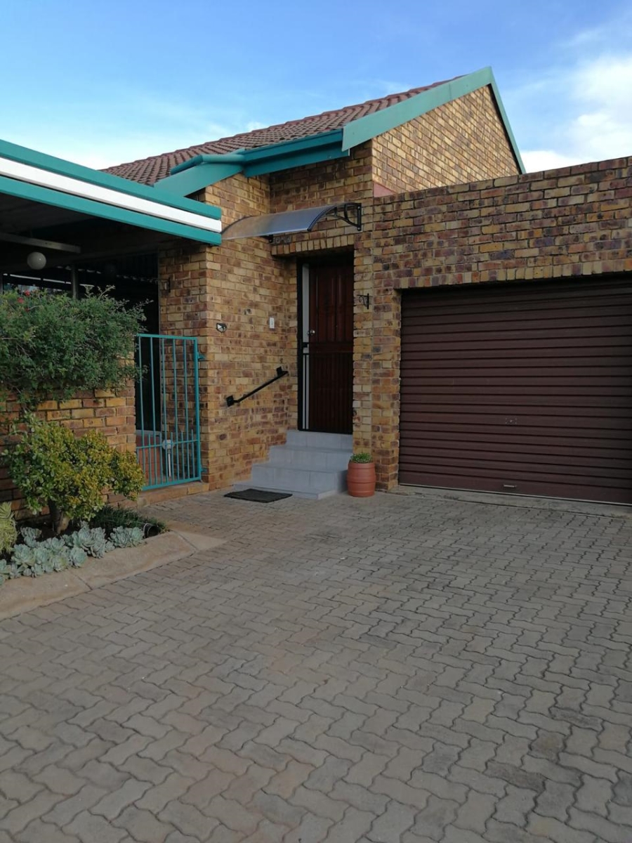 To Let 3 Bedroom Property for Rent in Clubview Gauteng