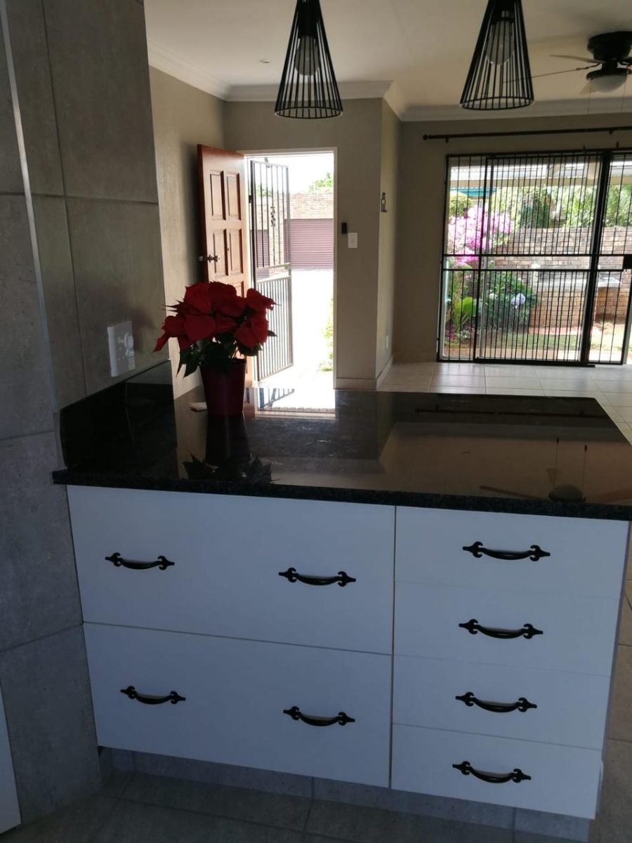 To Let 3 Bedroom Property for Rent in Clubview Gauteng