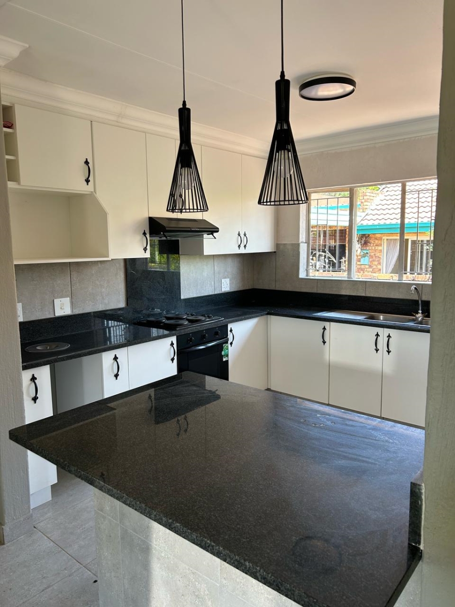 To Let 3 Bedroom Property for Rent in Clubview Gauteng