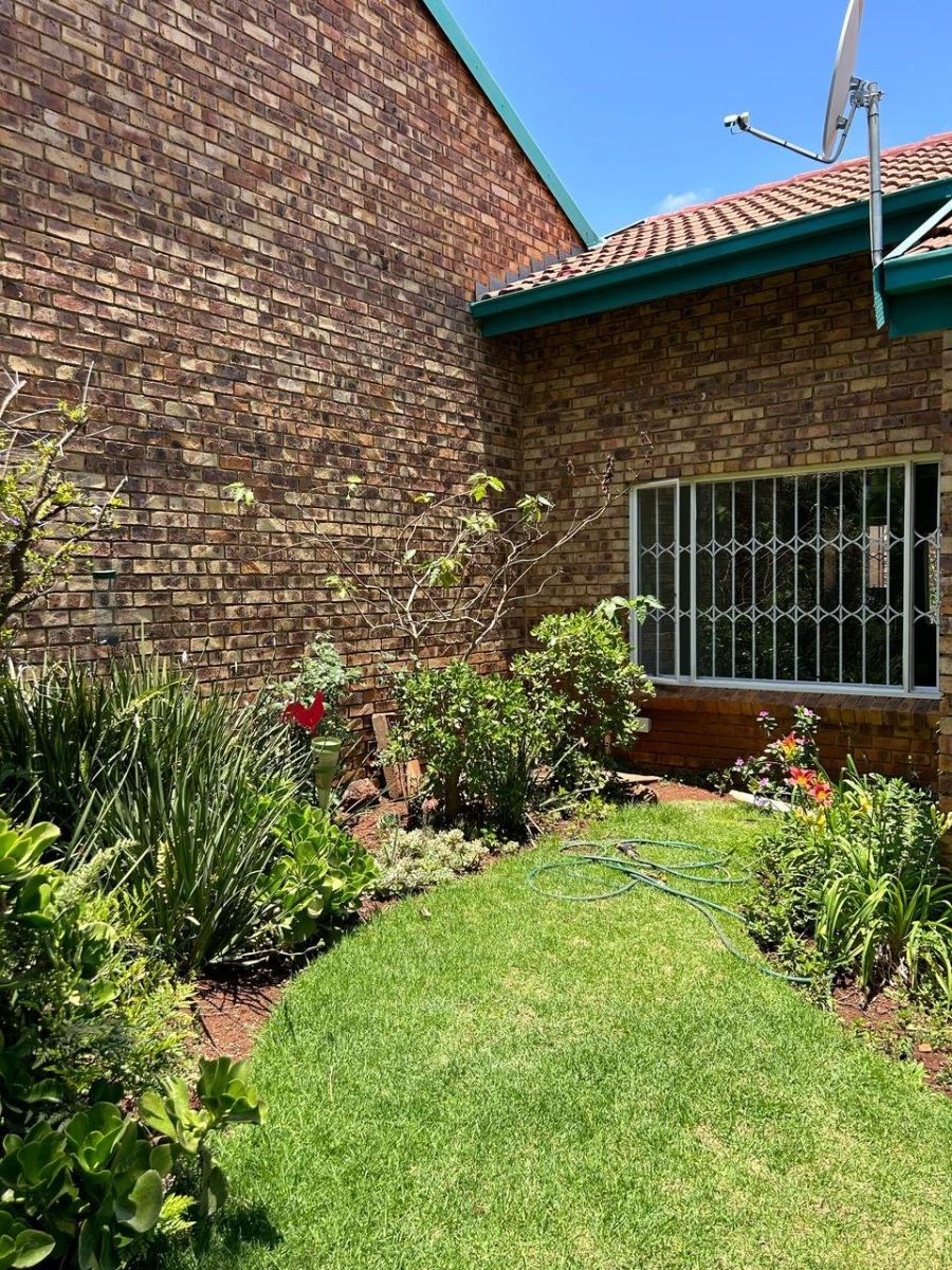 To Let 3 Bedroom Property for Rent in Clubview Gauteng