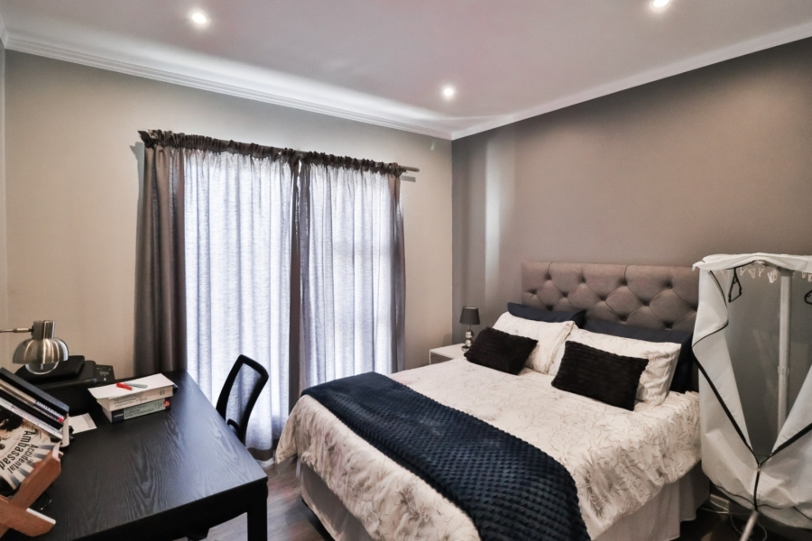 2 Bedroom Property for Sale in Rosebank Gauteng