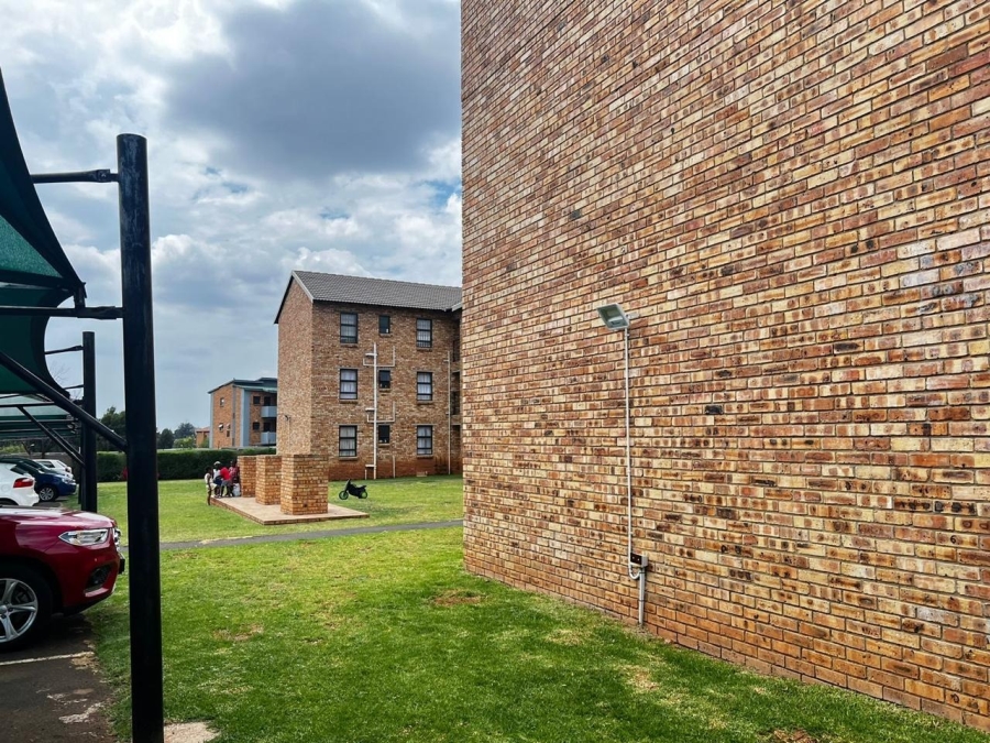 2 Bedroom Property for Sale in Groblerpark Gauteng