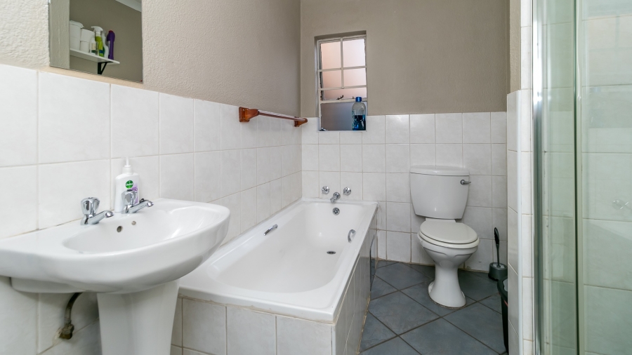 2 Bedroom Property for Sale in Halfway Gardens Gauteng