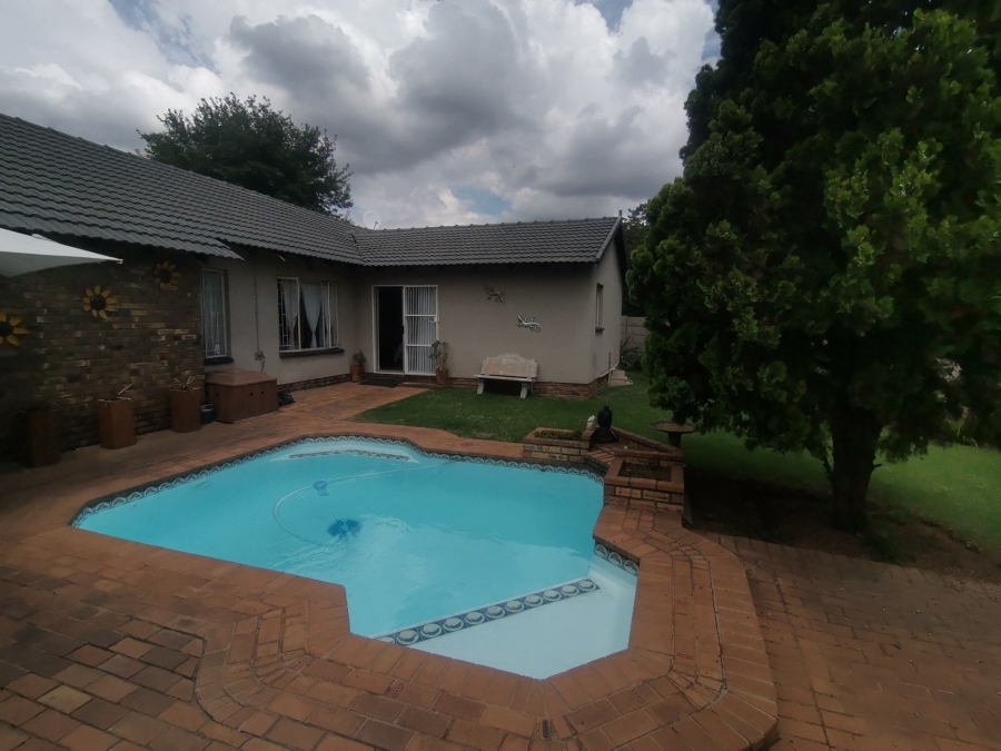 6 Bedroom Property for Sale in Randhart Gauteng