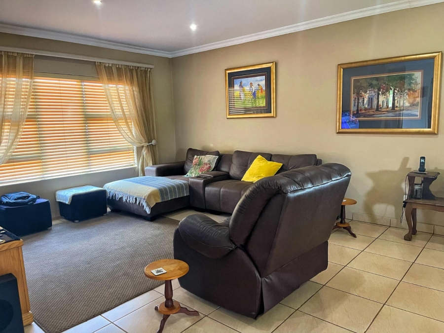 4 Bedroom Property for Sale in Three Rivers East Gauteng