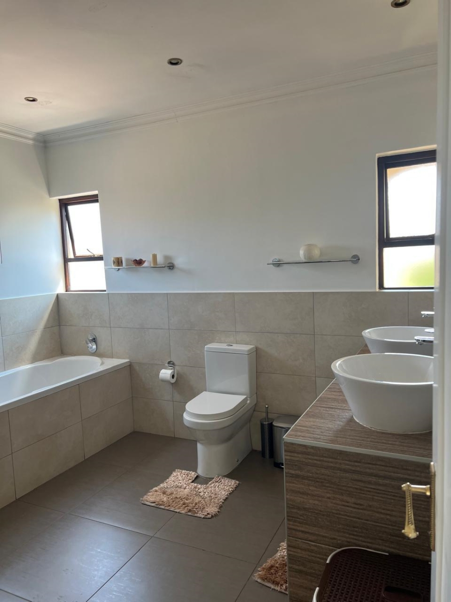 3 Bedroom Property for Sale in Broadacres Gauteng