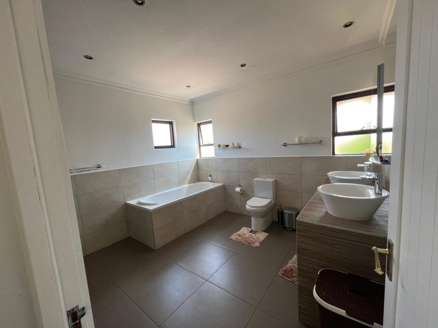 3 Bedroom Property for Sale in Broadacres Gauteng