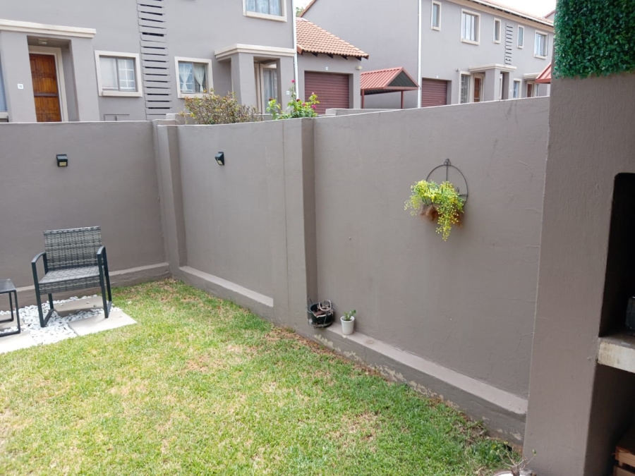 To Let 2 Bedroom Property for Rent in Halfway Gardens Gauteng