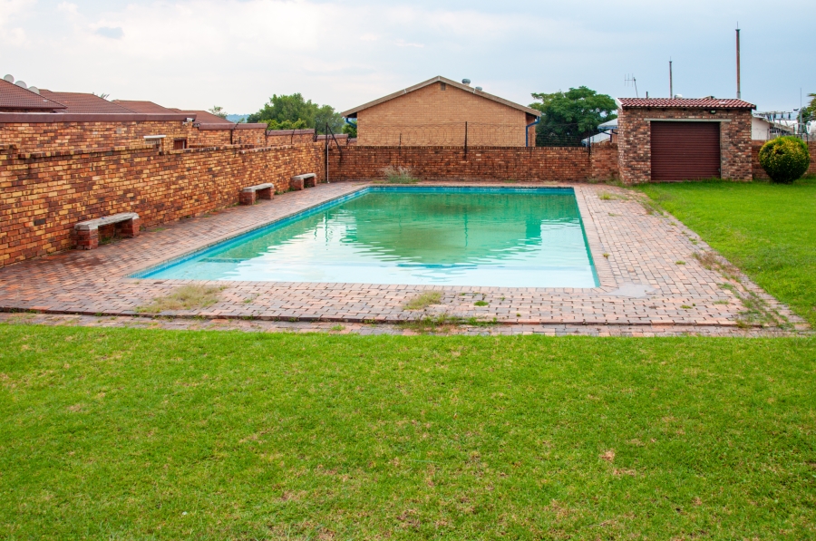 2 Bedroom Property for Sale in Buccleuch Gauteng