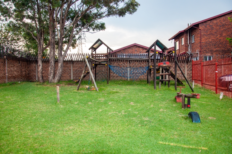 2 Bedroom Property for Sale in Buccleuch Gauteng