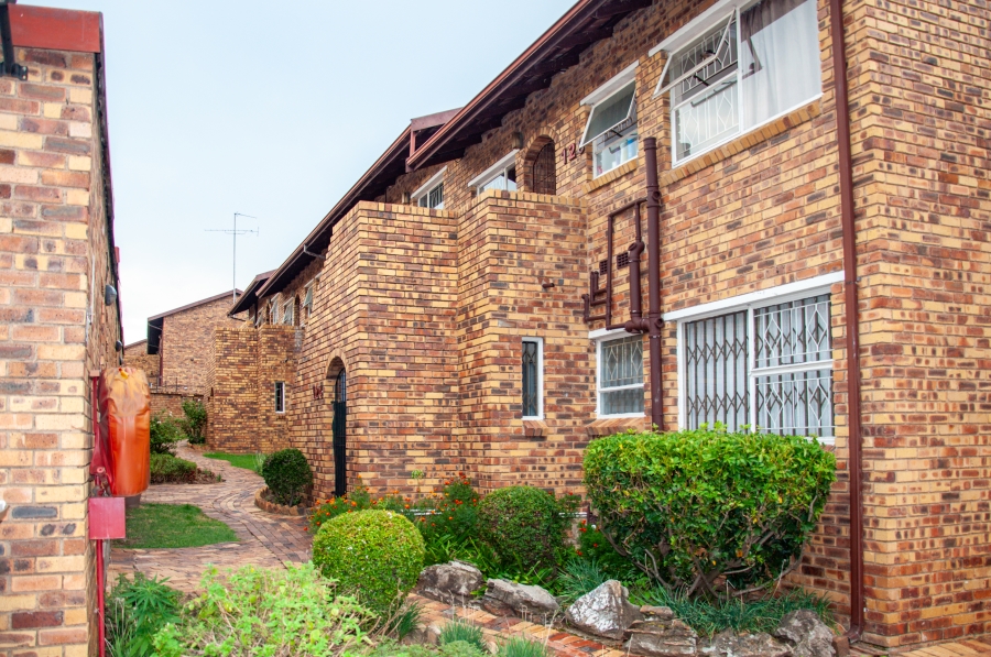 2 Bedroom Property for Sale in Buccleuch Gauteng