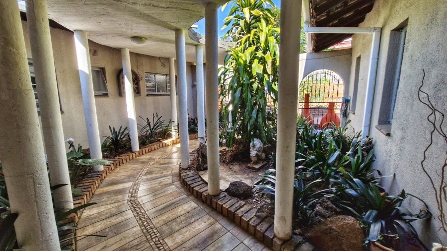 4 Bedroom Property for Sale in Florauna Gauteng