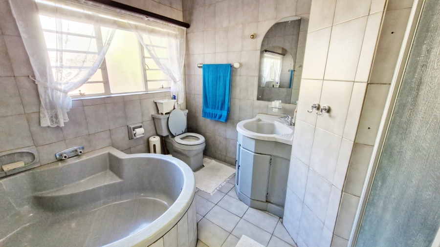 4 Bedroom Property for Sale in Florauna Gauteng