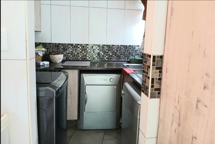 3 Bedroom Property for Sale in Edenvale Central Gauteng