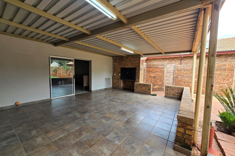 To Let 3 Bedroom Property for Rent in Sinoville Gauteng