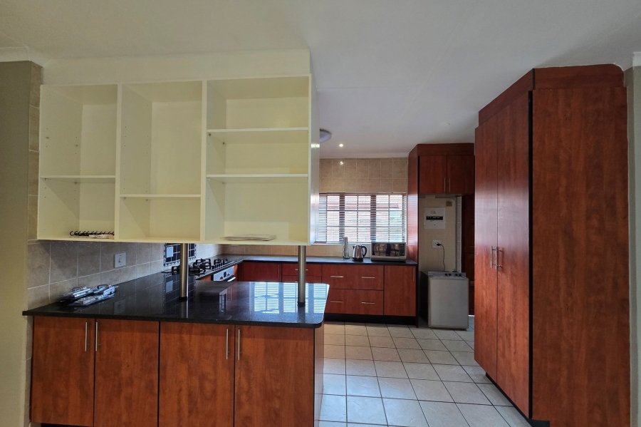 To Let 3 Bedroom Property for Rent in Sinoville Gauteng