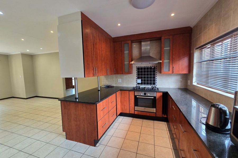 To Let 3 Bedroom Property for Rent in Sinoville Gauteng