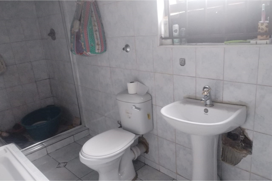 2 Bedroom Property for Sale in Zola Gauteng