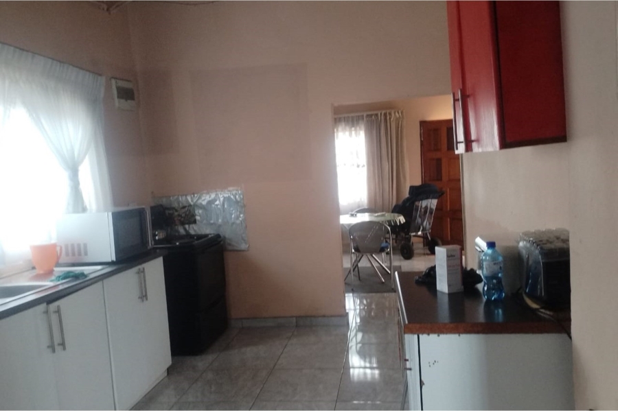 2 Bedroom Property for Sale in Zola Gauteng