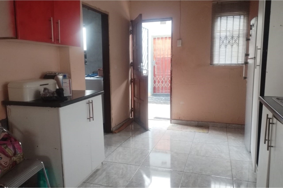 2 Bedroom Property for Sale in Zola Gauteng