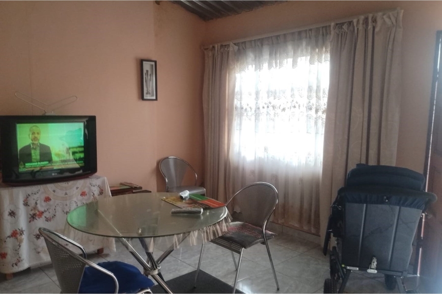 2 Bedroom Property for Sale in Zola Gauteng