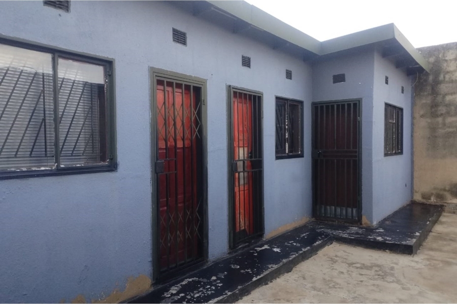 2 Bedroom Property for Sale in Zola Gauteng