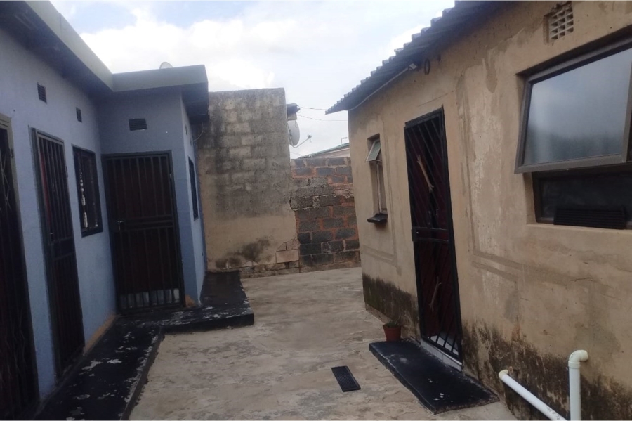 2 Bedroom Property for Sale in Zola Gauteng