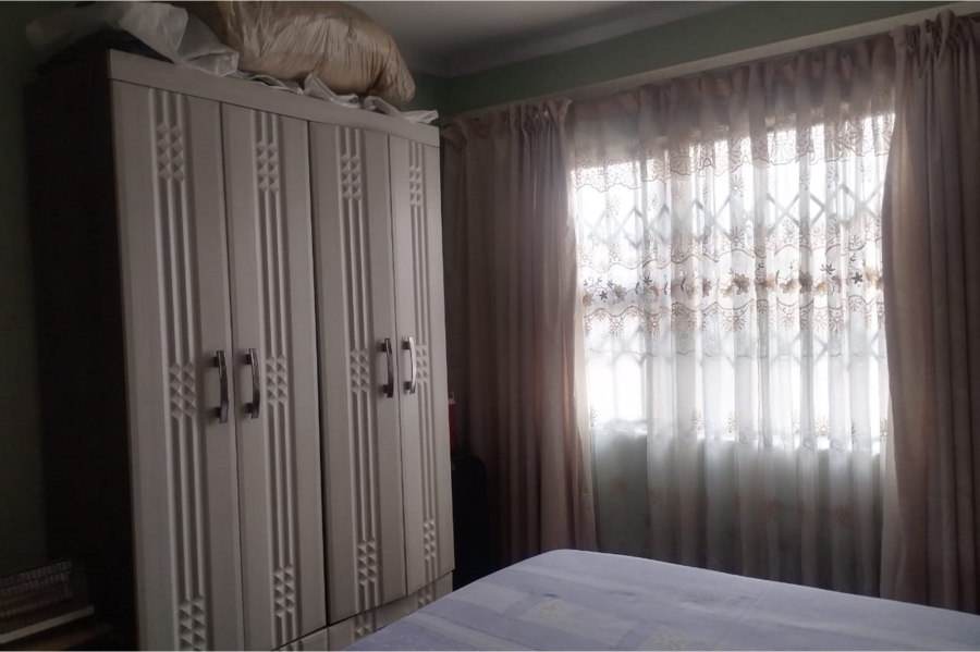 2 Bedroom Property for Sale in Zola Gauteng