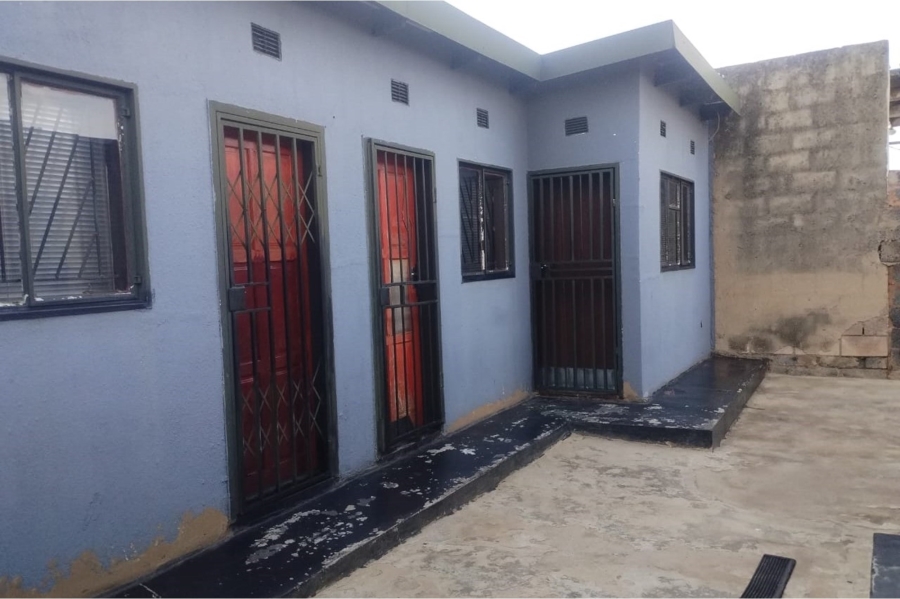 2 Bedroom Property for Sale in Zola Gauteng