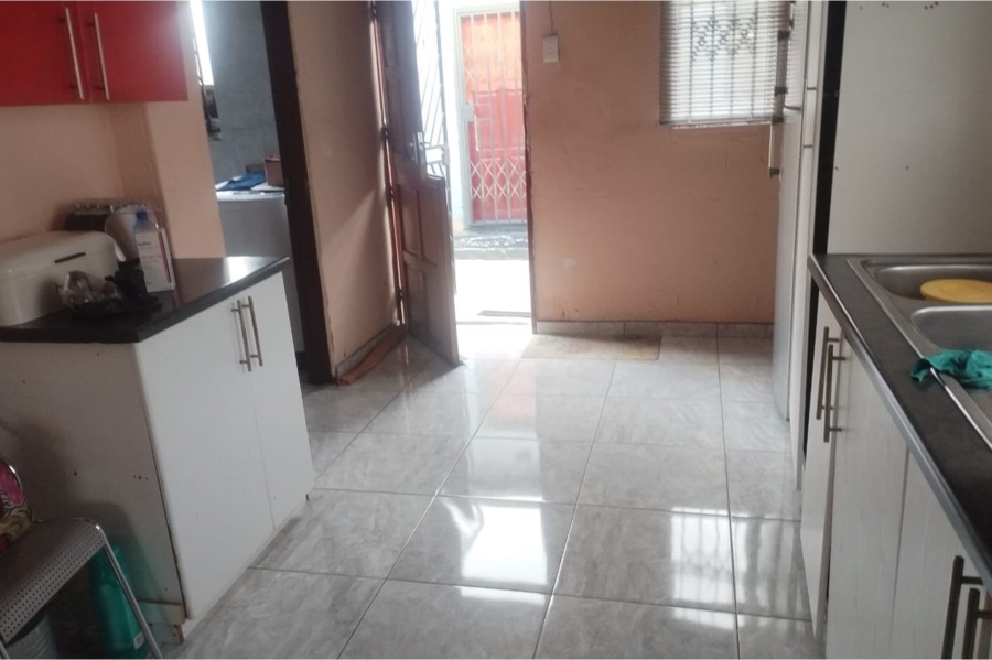 2 Bedroom Property for Sale in Zola Gauteng