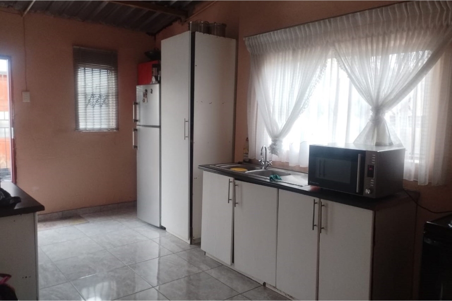 2 Bedroom Property for Sale in Zola Gauteng