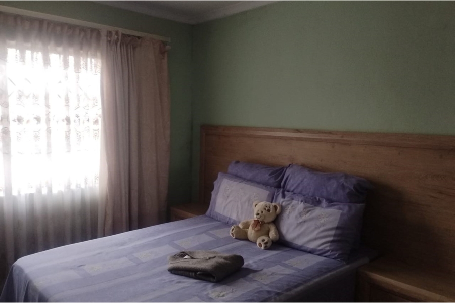 2 Bedroom Property for Sale in Zola Gauteng