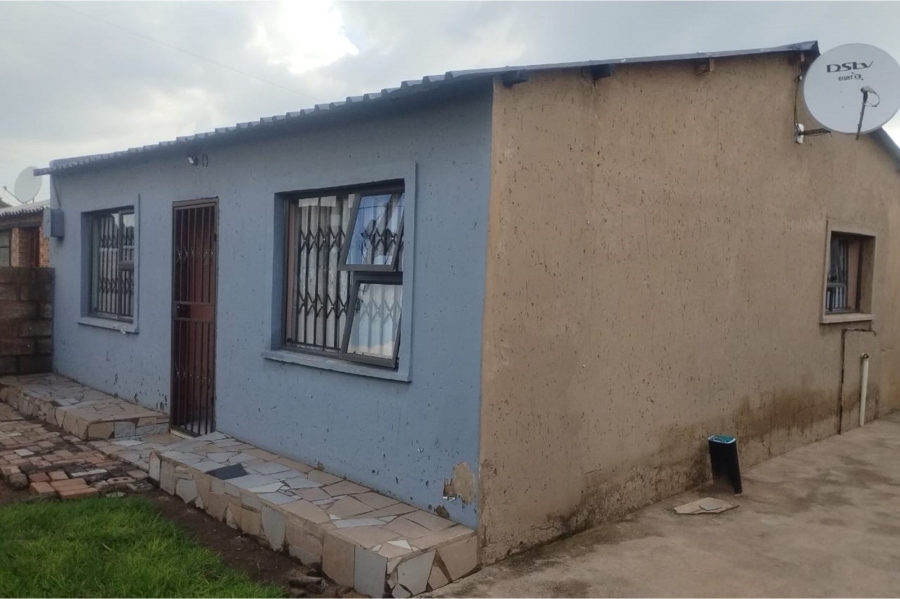 2 Bedroom Property for Sale in Zola Gauteng