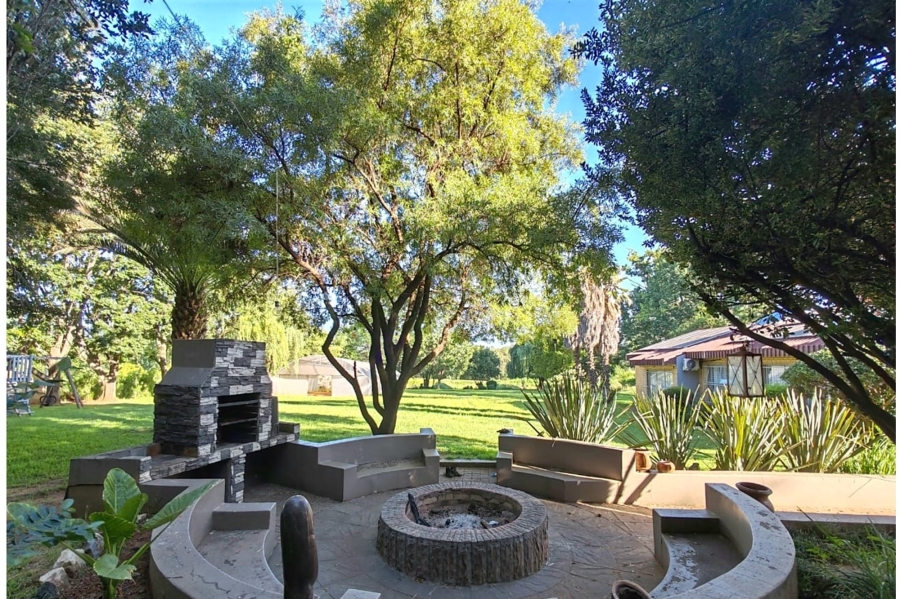 5 Bedroom Property for Sale in Kookrus Gauteng