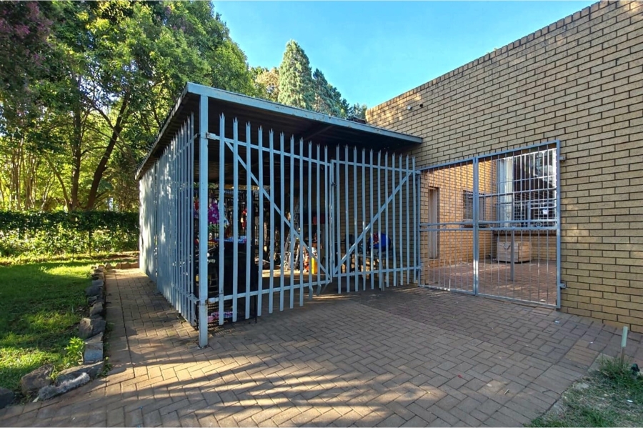 5 Bedroom Property for Sale in Kookrus Gauteng