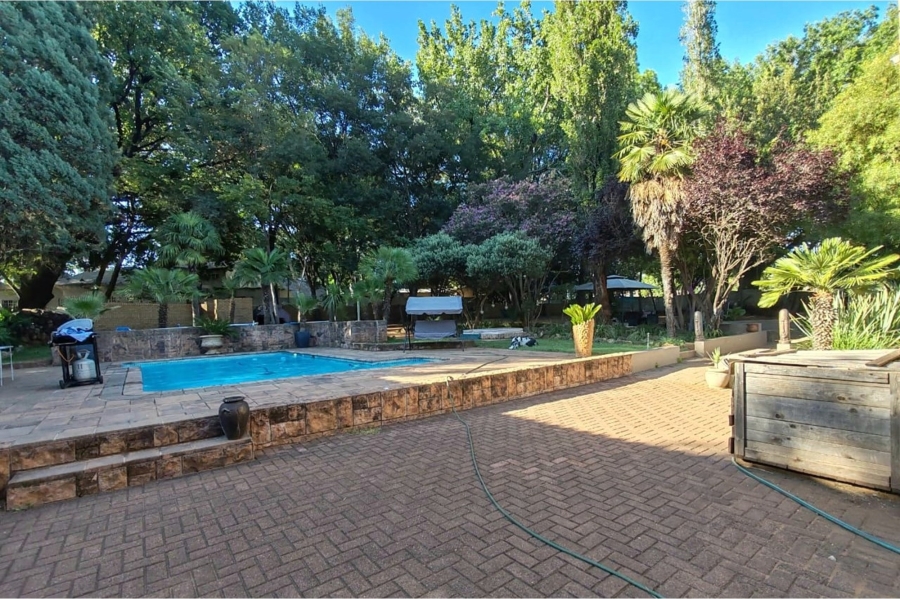 5 Bedroom Property for Sale in Kookrus Gauteng