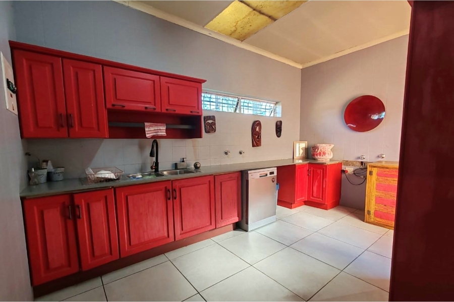 5 Bedroom Property for Sale in Kookrus Gauteng