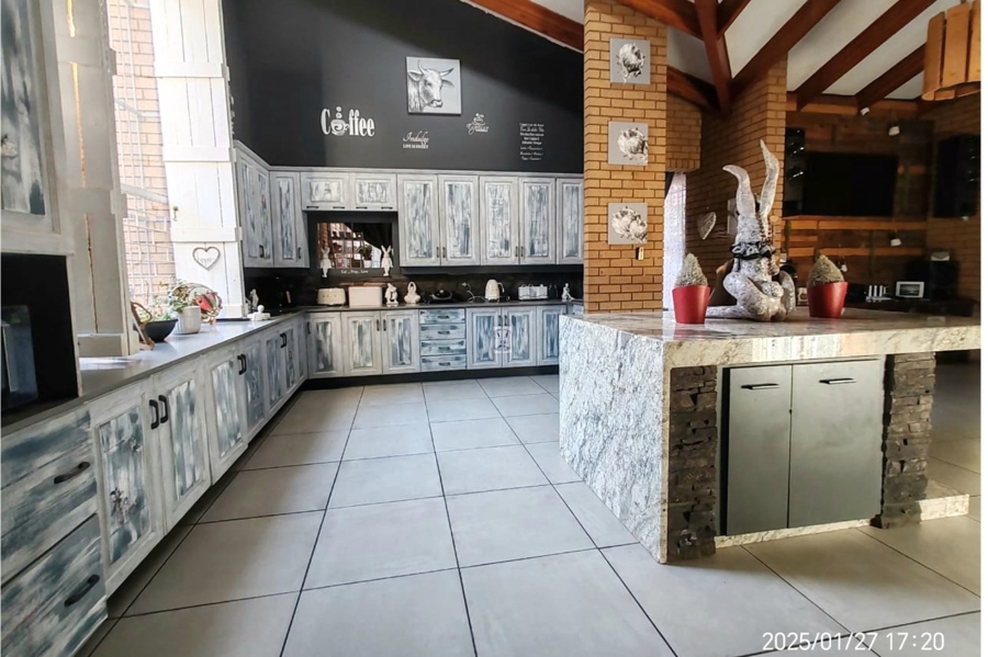 5 Bedroom Property for Sale in Kookrus Gauteng