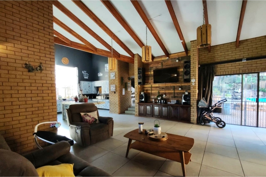 5 Bedroom Property for Sale in Kookrus Gauteng