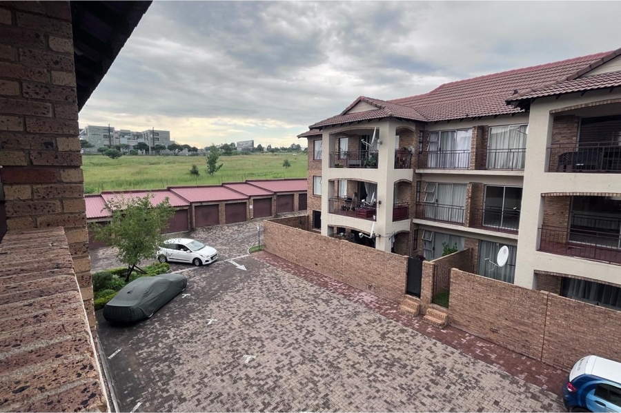 2 Bedroom Property for Sale in Erand Gardens Gauteng