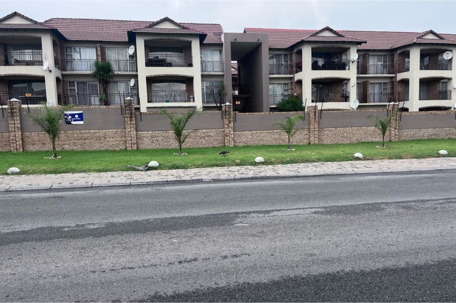 2 Bedroom Property for Sale in Erand Gardens Gauteng